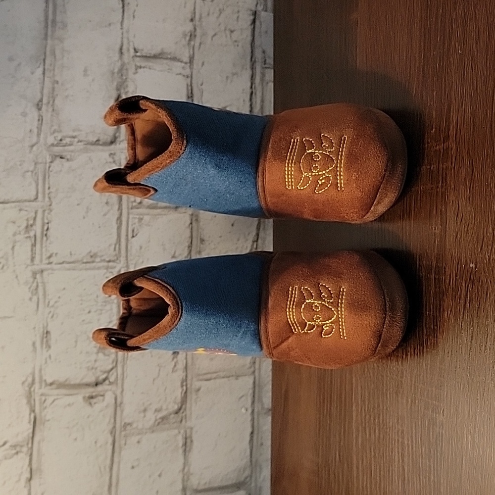 Kid's slippers boots size 9-10 toodler